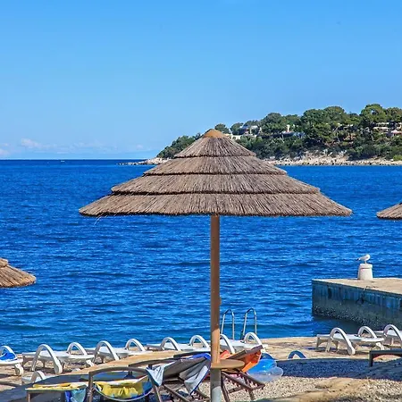 Apartment Beautiful In Near Sea Porec
