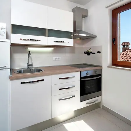 Apartment Beautiful In Near Sea Porec